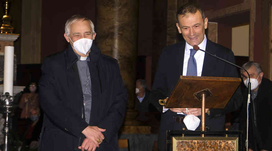 Il Presidenre Della Banca Rizzoli Con Il Cardinale Zuppi (1)