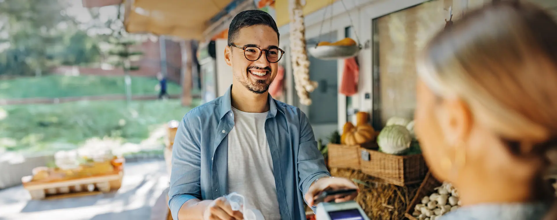 Paga con il tuo telefono . Più facile che fare la spesa